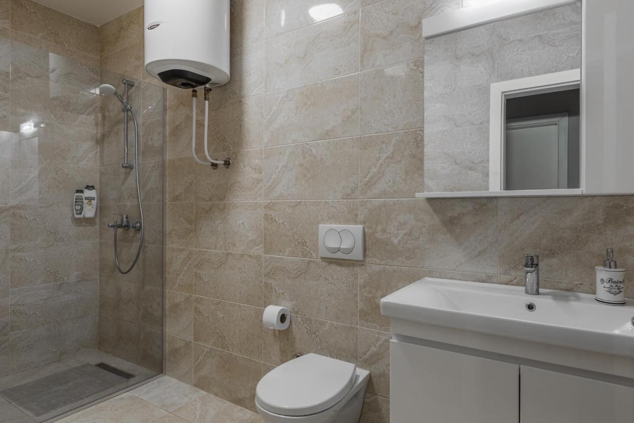 Bleri Apartment, 2 Bedroom, Free Parking Pristina Esterno foto
